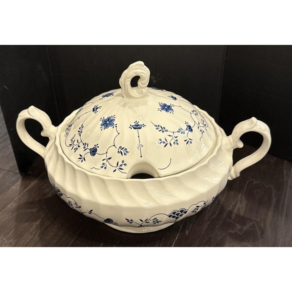 Churchill Finlandia Blue White Swirl Tureen England Staffordshire Floral
